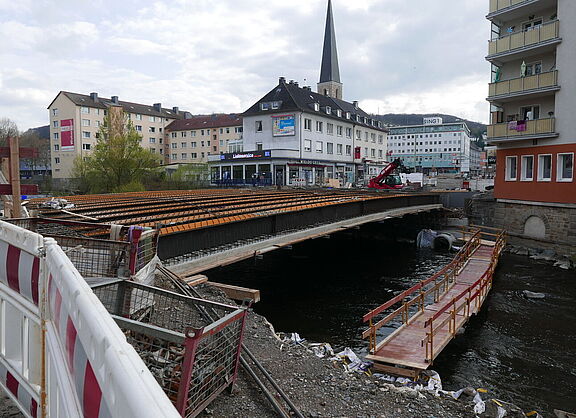 die neuen Stahlträger der Marktbrücke