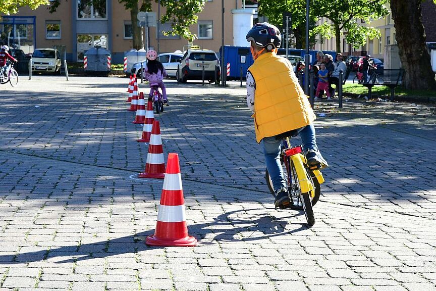 Slalom zwischen den Pylonen
