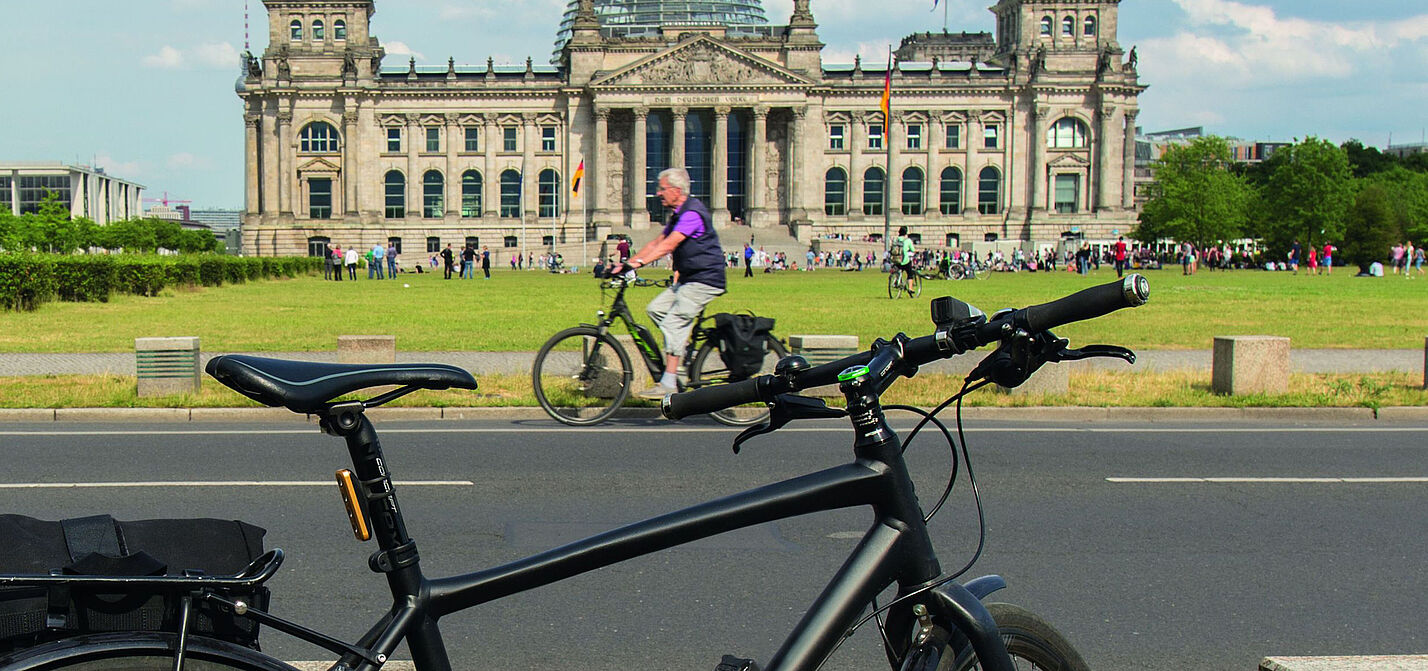 Das Fahrrad als Verkehrsmittel muss auf Bundesebene die gleiche Priorität in Politik und Verwaltung erhalten, wie andere Verkehrsmittel.