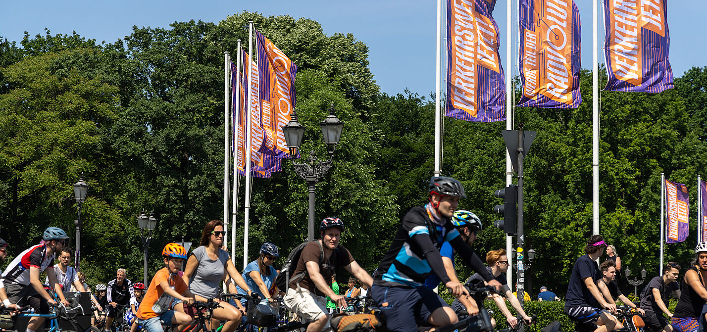 50.000 setzten bei der ADFC-Sternfahrt ein Zeichen für die „Radvolution“ und forderten mehr Recht fürs Rad